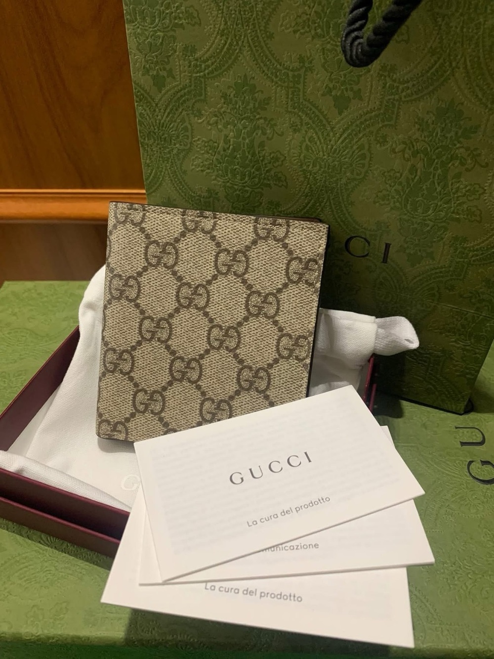 BNIB Classic GUCCI Supreme Wallet 🎁
Gift Ready 😍 The Perfect Father's Day Gift ✨